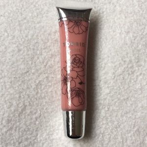 🔸Nude color lip gloss